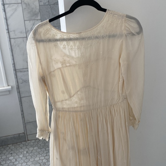 Free People lace dress. Size 4. Great condition. - Picture 5 of 5